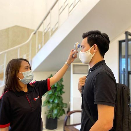 Отель Reddoorz @ Pham Ngu Lao Street 3 Хошимин Экстерьер фото