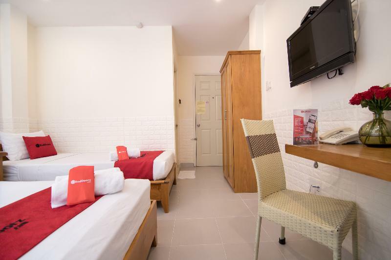 Отель Reddoorz @ Pham Ngu Lao Street 3 Хошимин Экстерьер фото