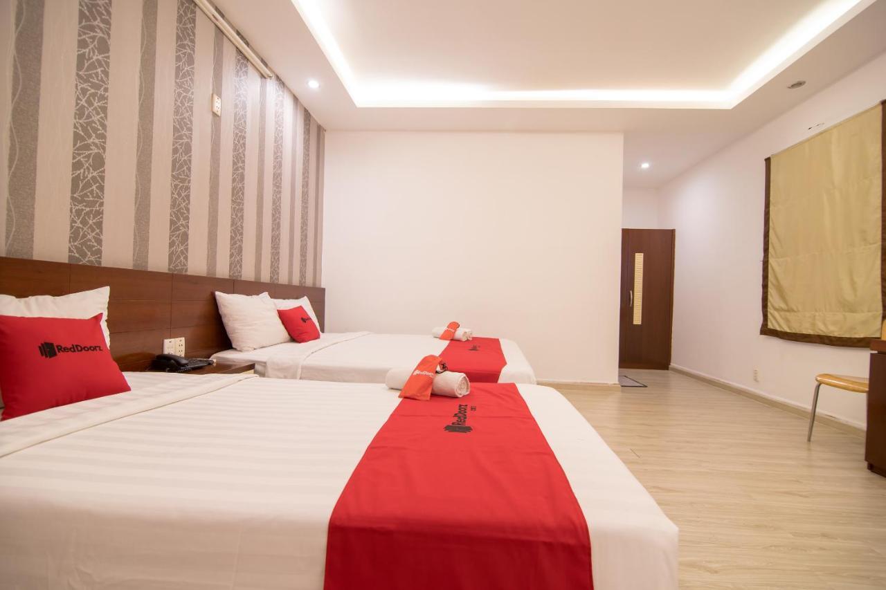 Отель Reddoorz @ Pham Ngu Lao Street 3 Хошимин Экстерьер фото
